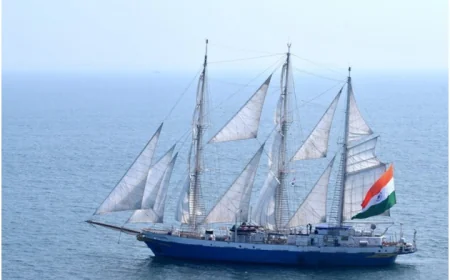 இந்தியக் கடற்படையின் பாய்மர பயிற்சிக் கப்பலான தரங்கினி இலங்கைக்கு விஜயம்