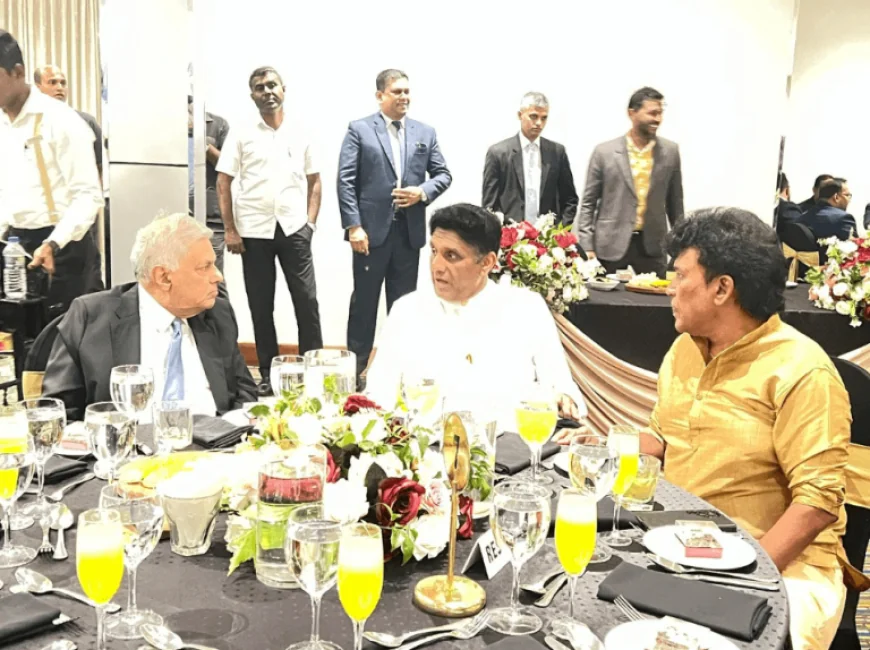 குழப்பமான எதிர்க்கட்சிக்குள் மீண்டும் கூட்டணியா? திருமண விழாவில் ரணில் – சஜித் சந்திப்பு