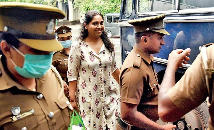 முன்னாள் அமைச்சர் கெஹெலிய ரம்புக்வெல்லவின் மகள் கைது