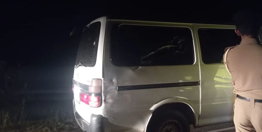 யாழ்ப்பாணத்தில் வேன் மீது பொலிஸார் துப்பாக்கிச் சூடு: 17 வயது இளைஞன் உயிரிழப்பு