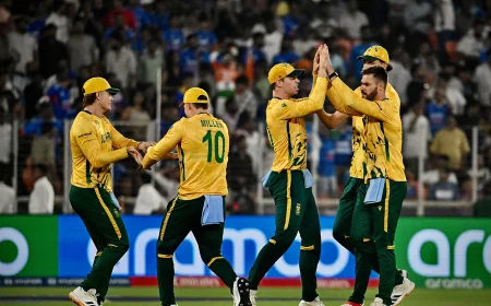 டி20 உலகக் கோப்பை அரையிறுதி: நியூசிலாந்து பந்துவீச்சு தேர்வு - இறுதிப்போட்டிக்கு முன்னேறுமா தென் ஆப்பிரிக்கா?