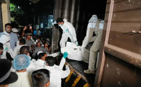 அமெரிக்க தாக்குதலால் மூழ்கிய ஈரானிய கப்பலில் இருந்து 84 உடல்கள் மீட்பு