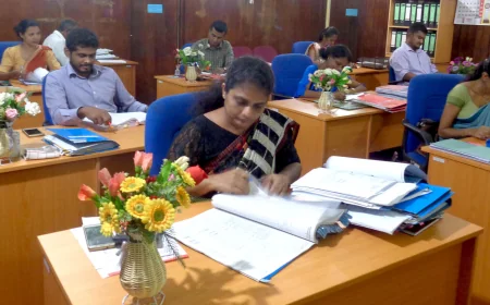 எரிபொருள் தட்டுப்பாடு காரணமாக அரச ஊழியர்களுக்கு வாரம் தோறும் ஒரு நாள் விடுமுறை