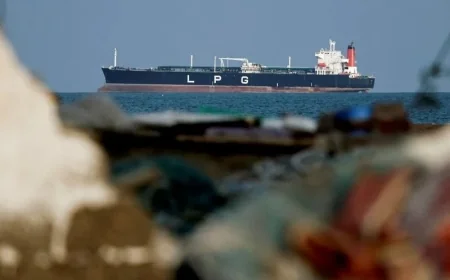 “எதிரிகளை தவிர மற்ற கப்பல்களுக்கு ஹார்முஸ் திறப்பு” – ஈரான் அறிவிப்பு