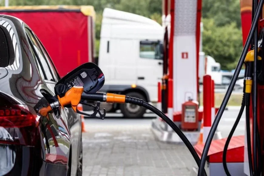 இலங்கையில் எரிபொருள் விலை அதிரடி உயர்வு: நள்ளிரவு முதல் புதிய விலை அமல்