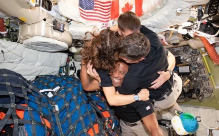 மனிதன் சென்றதிலேயே தொலைதூர விண்வெளிப் பயணம் – வீரர்கள் பாதுகாப்பாக பூமிக்கு திரும்பினர்