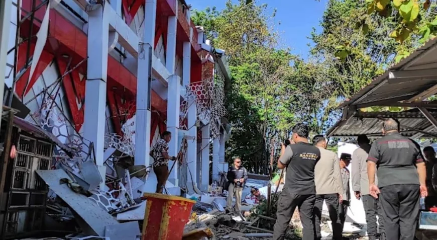 இந்தோனேசியாவில் 7.4 ரிக்டர் நிலநடுக்கம்: சுனாமி எச்சரிக்கையால் பதற்றம்