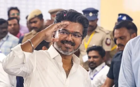 மீண்டும் கவர்னரை சந்திக்க சென்றார் விஜய்.. ஆட்சியமைக்க உரிமை கோரிக்கை