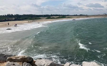 கிரிந்த கடலில் நீராடச் சென்ற ஆசிரியர் பலி; மாணவி கவலைக்கிடம்