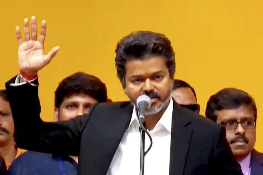 “ச.ஜோசப் விஜய் எனும் நான்” – தமிழக முதலமைச்சராக பதவியேற்றார் விஜய்