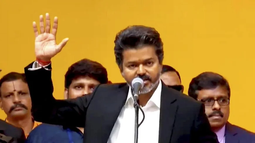 “ச.ஜோசப் விஜய் எனும் நான்” – தமிழக முதலமைச்சராக பதவியேற்றார் விஜய்