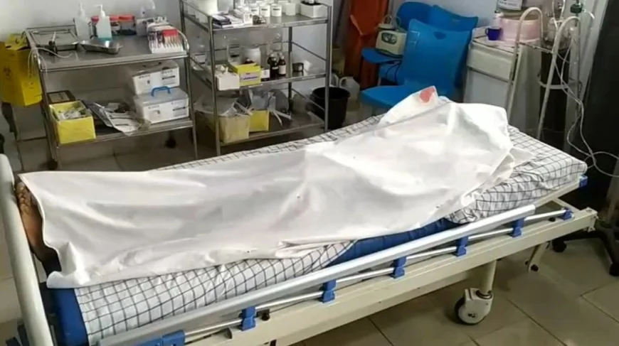 சாரதி இல்லாமல் நகர்ந்த பஸ்: பஸ்ஸுக்கும் லொறிக்கும் இடையில் சிக்கி இளைஞன் பலி!