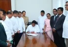 நீதி அமைச்சர் ஹர்ஷன நாணயக்காரவுக்கு எதிராக நம்பிக்கையில்லாத் தீர்மானம்: எதிர்க்கட்சிகள் நாடாளுமன்றத்தில் கையெழுத்து!