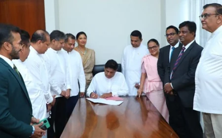 நீதி அமைச்சர் ஹர்ஷன நாணயக்காரவுக்கு எதிராக நம்பிக்கையில்லாத் தீர்மானம்: எதிர்க்கட்சிகள் நாடாளுமன்றத்தில் கையெழுத்து!