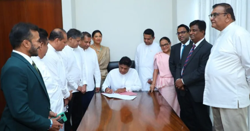 நீதி அமைச்சர் ஹர்ஷன நாணயக்காரவுக்கு எதிராக நம்பிக்கையில்லாத் தீர்மானம்: எதிர்க்கட்சிகள் நாடாளுமன்றத்தில் கையெழுத்து!