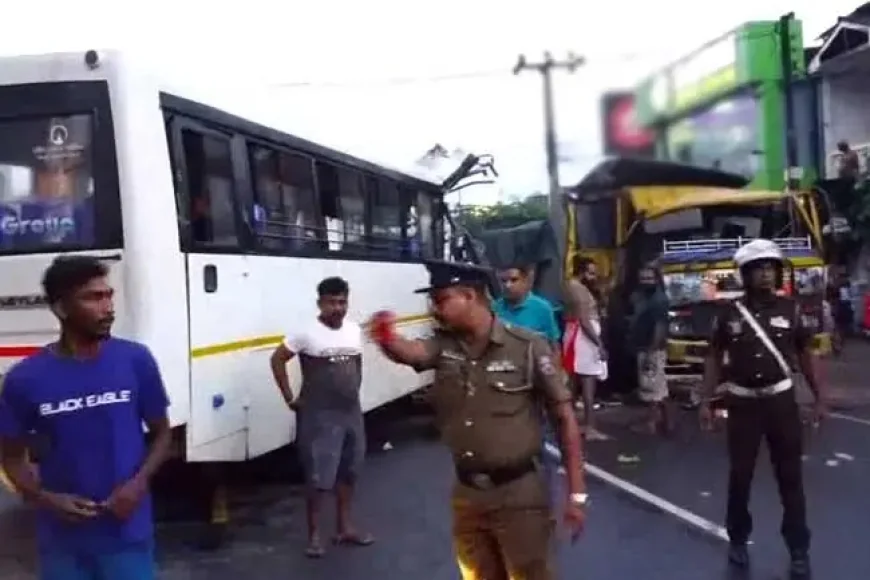 Bus and Tipper Truck Collide in Athurugiriya