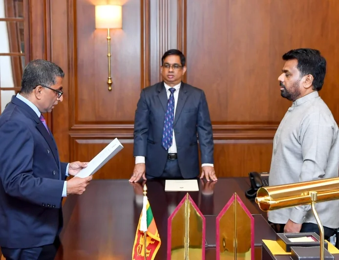 மத்திய மாகாணத்தின் புதிய ஆளுநராக ஹர்ஷ சுரங்க பெர்னாண்டோ பதவியேற்பு