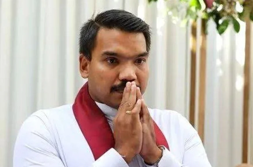 வாக்குமூலம் பதிவு செய்வதற்காக FCID முன்னிலையில் நாமல் ராஜபக்‌ஷ எம்.பி!