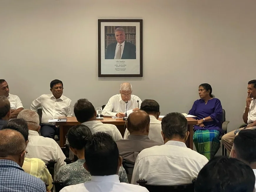 தேசிய மக்கள் சக்தியை தவிர அனைத்துக் கட்சிகளுடனும் பேச்சுவார்த்தை: ரணிலின் அடுத்த பாய்ச்சல்