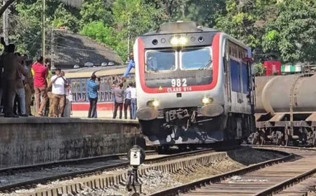 பேராதனையில் இருந்து கொழும்பு நோக்கிய பயணித்த ரயில் தடம்புரண்டது