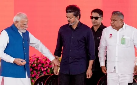 மோடி பங்கேற்ற அரச விழாவில் அடர் கருநீல உடையில் விஜய்! அரசியல் குறியீடா என எழுந்த விவாதம்