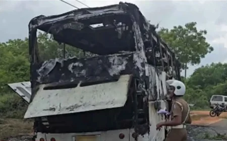 சுற்றுலாப் பயணிகளை அழைத்துச் செல்ல வந்த சொகுசு பஸ் தீக்கிரை!