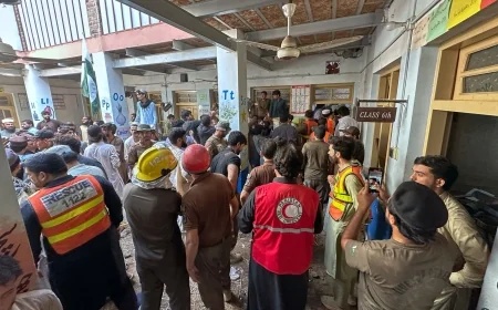 பாகிஸ்தானில் பள்ளிக் கூரை இடிந்து விழுந்ததில் குறைந்தது 35 பேர் உயிரிழந்தனர்: 50க்கும் மேற்பட்டோர் காயம்