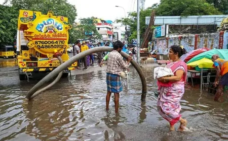 சென்னையில் தொடர் கனமழை: வீதிகளில் தேங்கியுள்ள வெள்ளநீரை அகற்ற 500 உழவு இயந்திரங்கள்