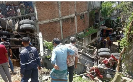 අකුරණ මාරක රිය අනතුර: සිමෙන්ති පැටවූ ලොරි රථයේ රියදුරු අලවතුගොඩ පොලීසිය මඟින් අත්අඩංගුවට