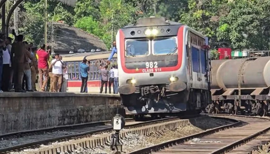 பேராதனையில் இருந்து கொழும்பு நோக்கிய பயணித்த ரயில் தடம்புரண்டது