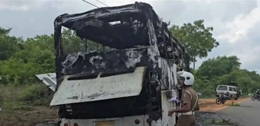 சுற்றுலாப் பயணிகளை அழைத்துச் செல்ல வந்த சொகுசு பஸ் தீக்கிரை!